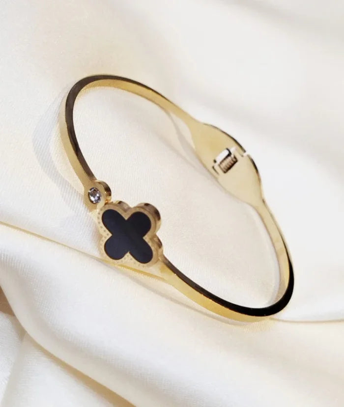 Clover Kiss - 18k Gold Plated Cuff/Bangle