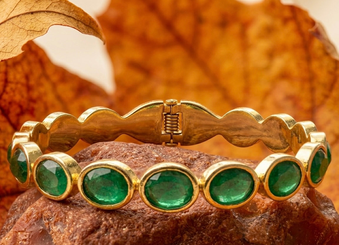Luxury Emerald Green Stone Bangle – Tarnish-Free Gold Stainless Steel Bracelet