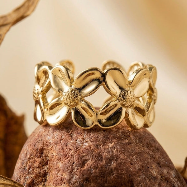 Vintage-Inspired Gold Daisy Eternity Ring