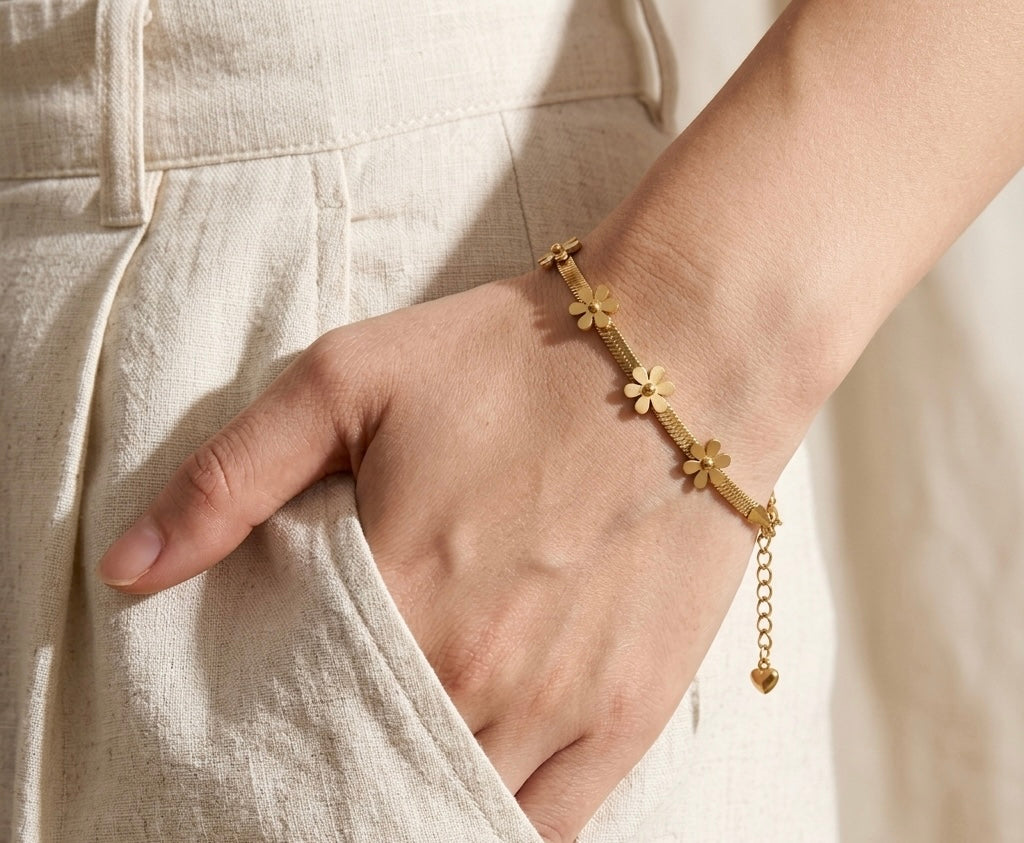 Anti-Tarnish Waterproof Clover Charm Bracelet - Gold Coin Medallion Chain Bracelet