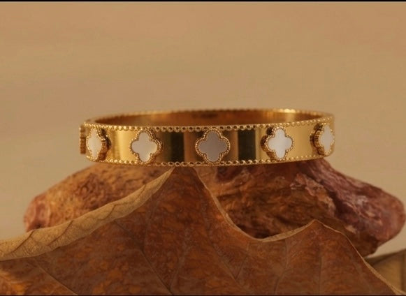 18k Gold Plated White Mother-of-Pearl Style Clover Bangle – Classic Motif Bracelet