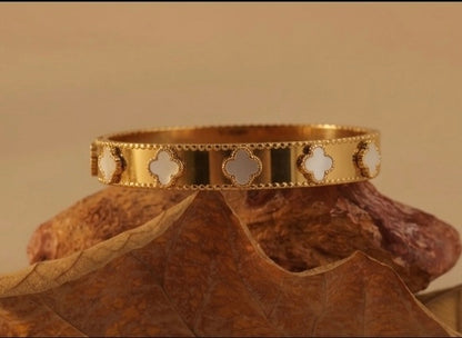 18k Gold Plated White Mother-of-Pearl Style Clover Bangle – Classic Motif Bracelet