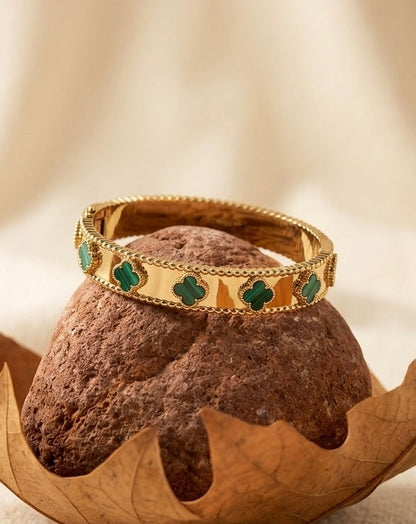 18k Gold Plated Emerald Green Clover Bangle – Malachite Style Motif Bracelet