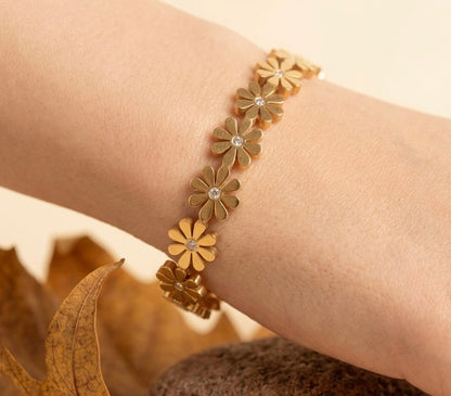 18k Gold Plated Daisy Flower Bangle