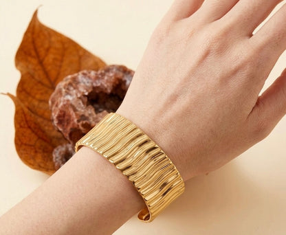 Desert Sands Textured Bangle – Minimalist Hammered Gold Cuff