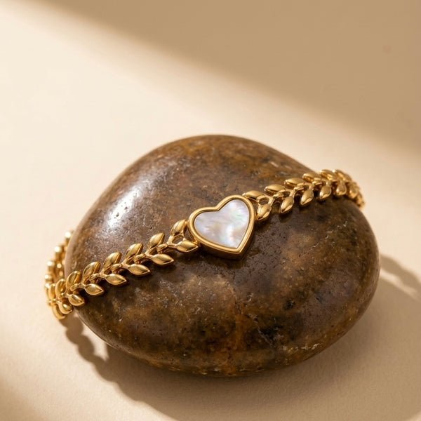Elegant Laurel Leaf Heart Bracelet – 18k Gold & Iridescent Shell Inlay