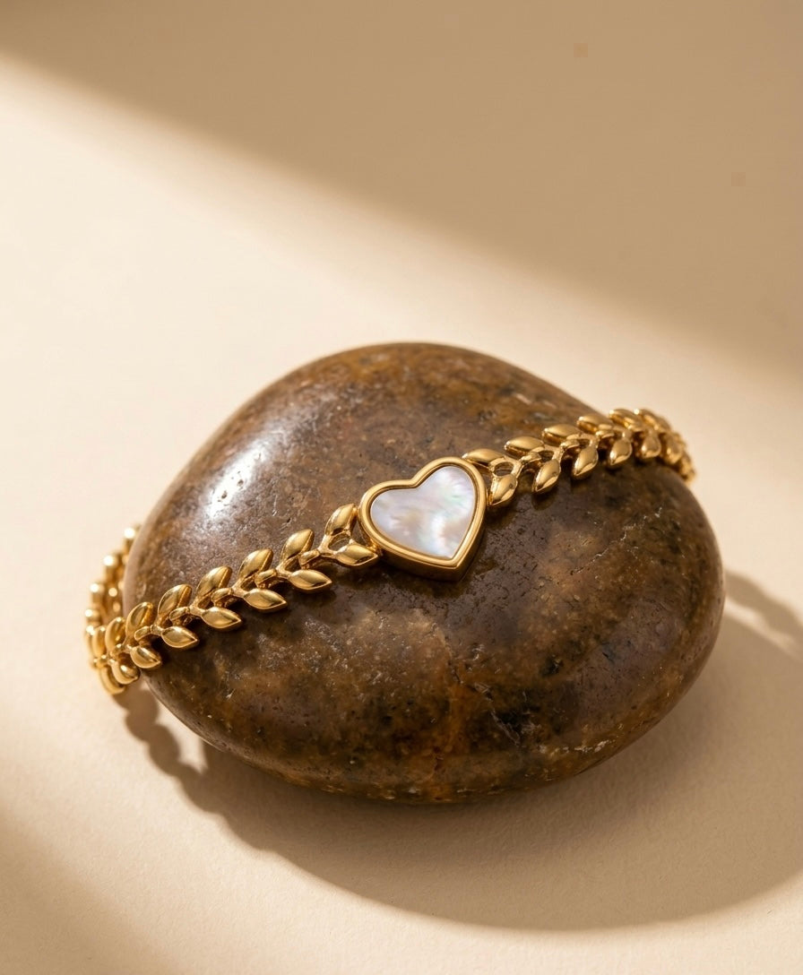 Elegant Laurel Leaf Heart Bracelet – 18k Gold & Iridescent Shell Inlay