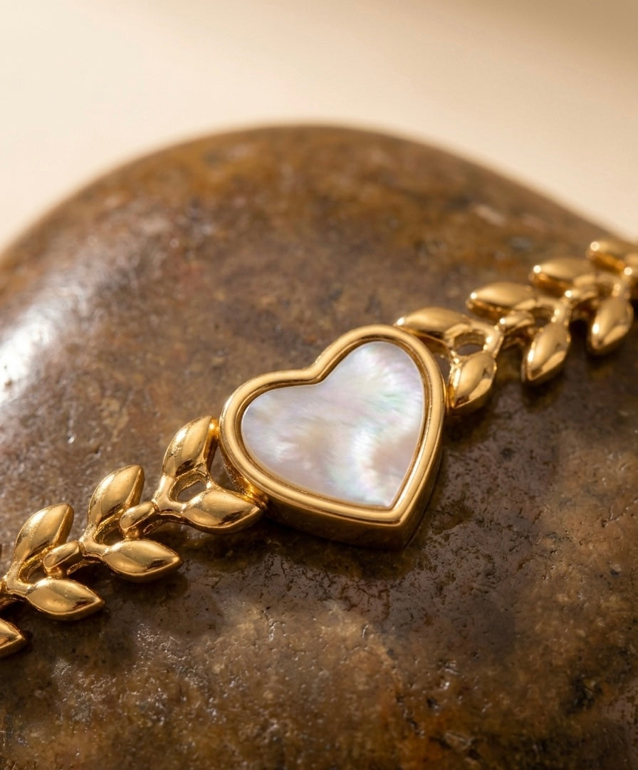 Elegant Laurel Leaf Heart Bracelet – 18k Gold & Iridescent Shell Inlay