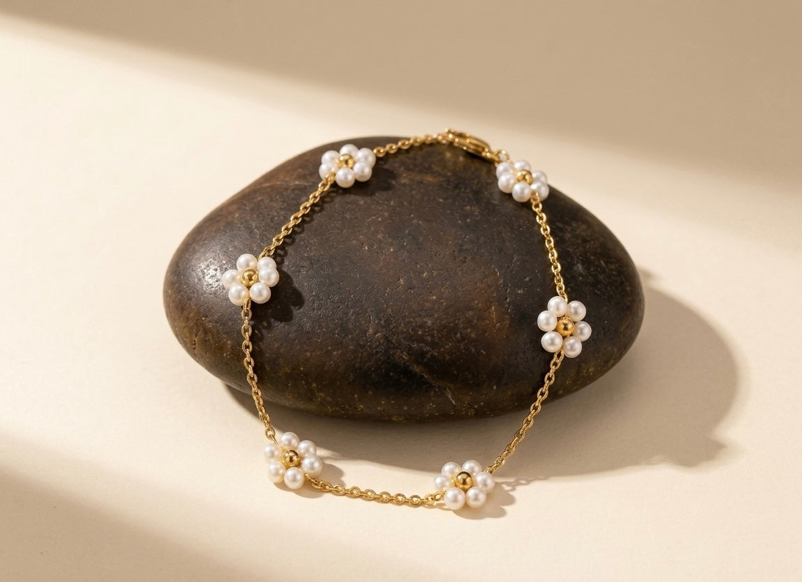 Dainty Pearl Daisy Charm Bracelet – 18K Gold Plated, Anti-Tarnish & Waterproof