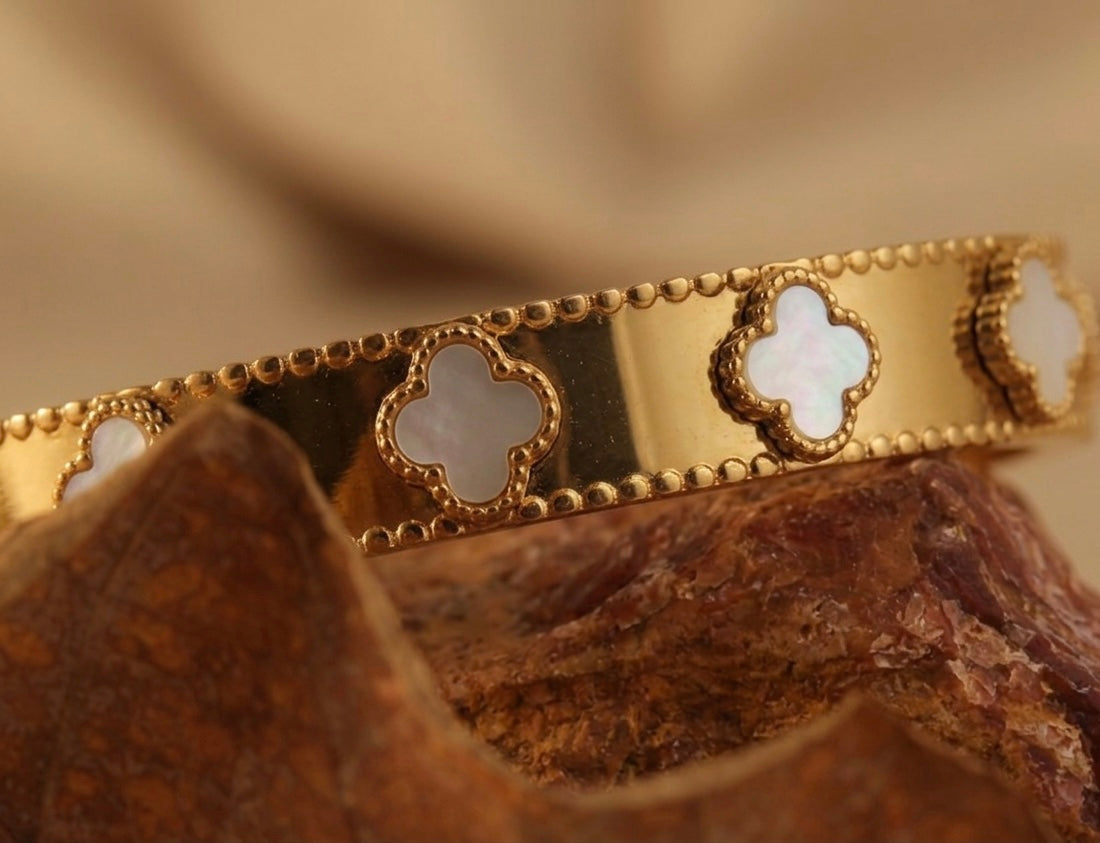 18k Gold Plated White Mother-of-Pearl Style Clover Bangle – Classic Motif Bracelet