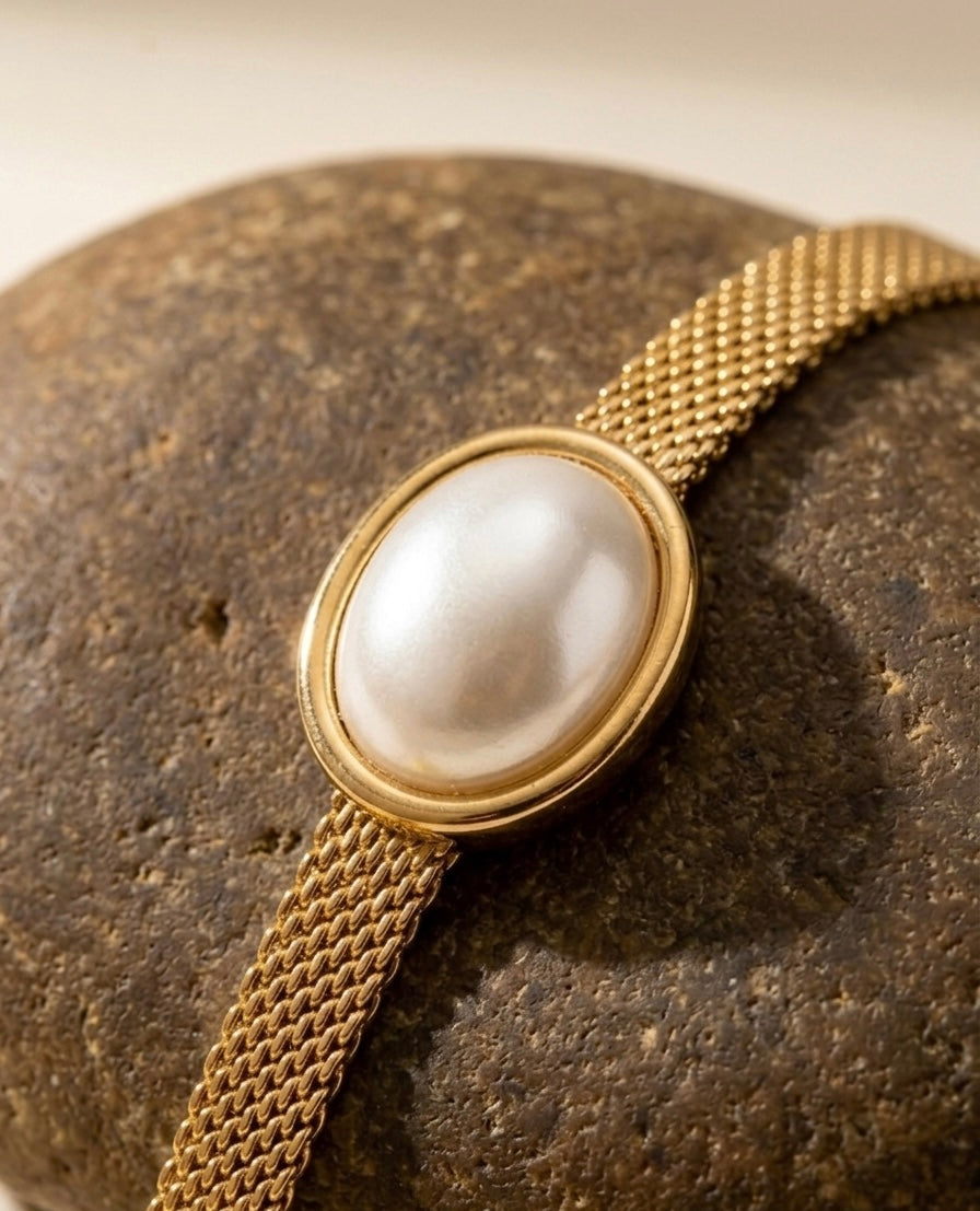 Elegant 18K Gold Plated Vintage-Style Mesh Chain Bracelet with Oval Pearl