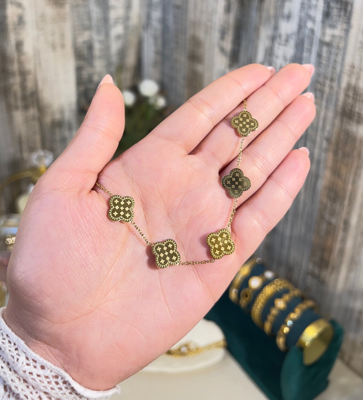 Textured Vintage Clover Bracelet – 18K Gold Plated, Anti-Tarnish & Waterproof