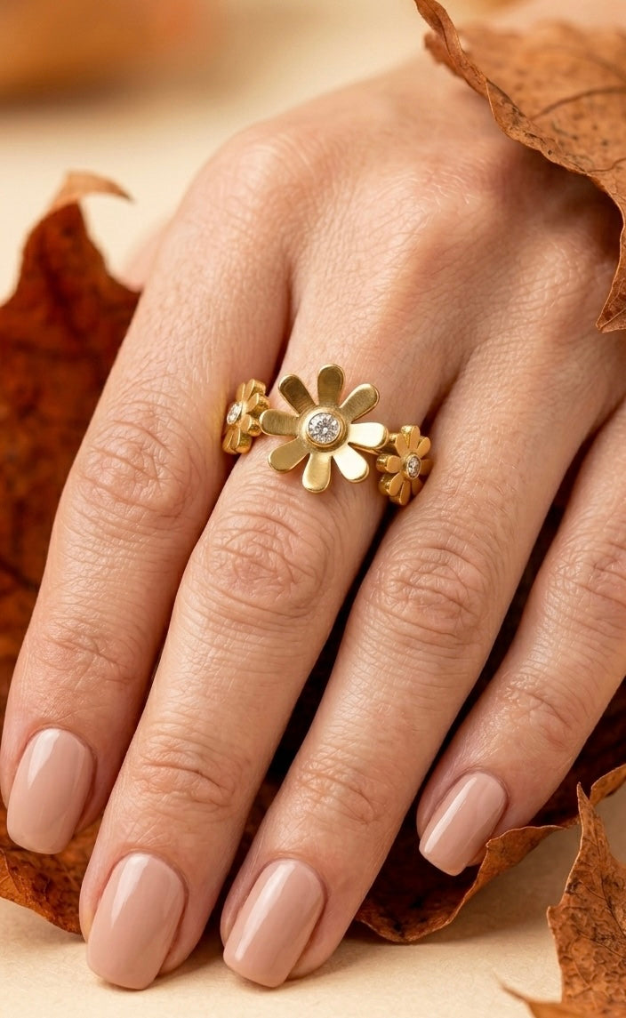 Vintage Gold Daisy Flower Ring with Crystals