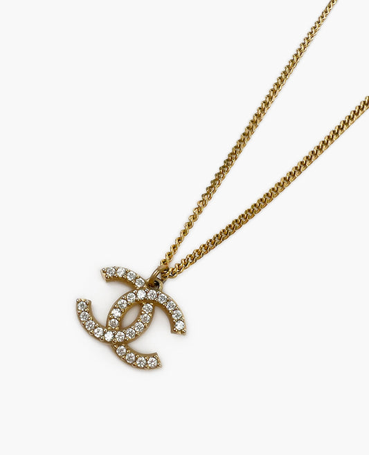 Glamour Crest – 18K Gold Plated Pendant