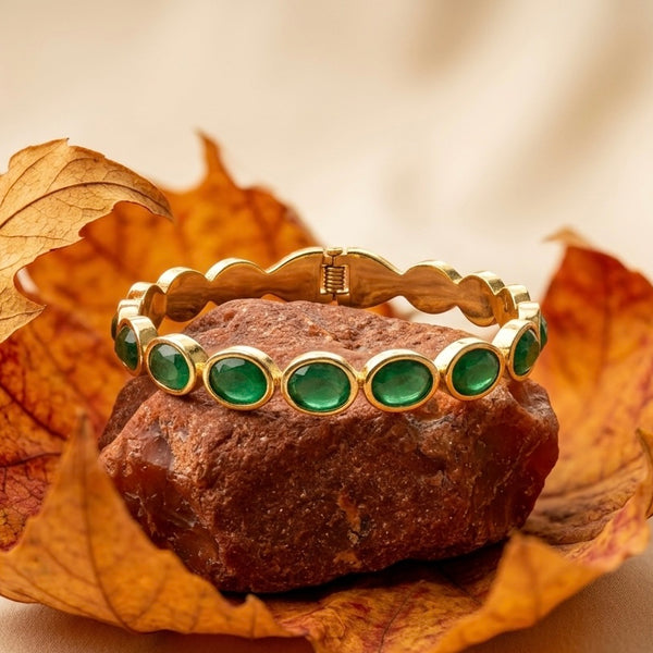 Luxury Emerald Green Stone Bangle – Tarnish-Free Gold Stainless Steel Bracelet