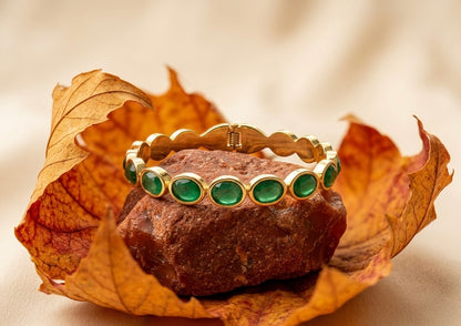 Luxury Emerald Green Stone Bangle – Tarnish-Free Gold Stainless Steel Bracelet