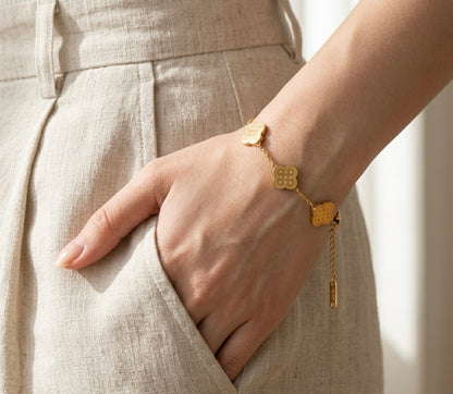 Textured Vintage Clover Bracelet – 18K Gold Plated, Anti-Tarnish & Waterproof