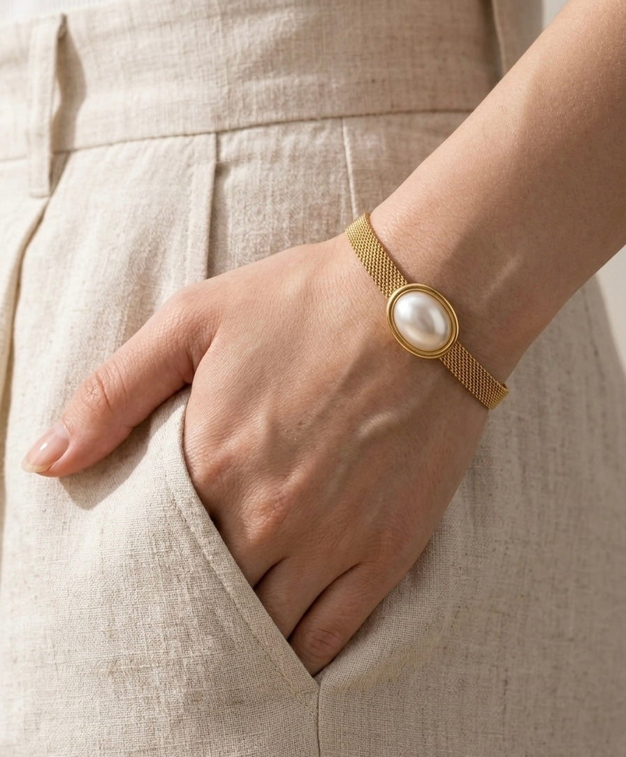 Elegant 18K Gold Plated Vintage-Style Mesh Chain Bracelet with Oval Pearl