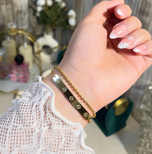 Anti-Tarnish Waterproof Gold Bracelet Set - Stainless Steel Chain Bracelets on a hand with stylish nails.