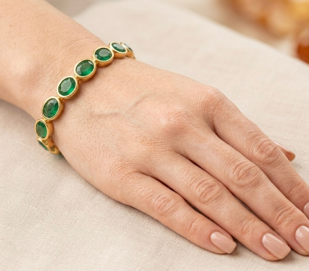 Luxury Emerald Green Stone Bangle – Tarnish-Free Gold Stainless Steel Bracelet