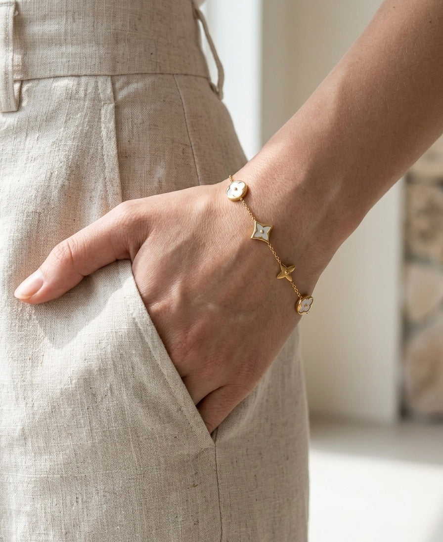 Classic Alhambra Shell Motif Bracelet – 18k Gold & Mother-of-Pearl Inlay