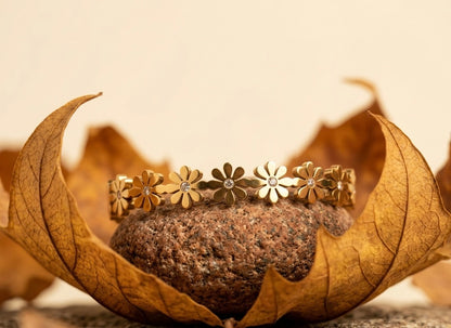 18k Gold Plated Daisy Flower Bangle