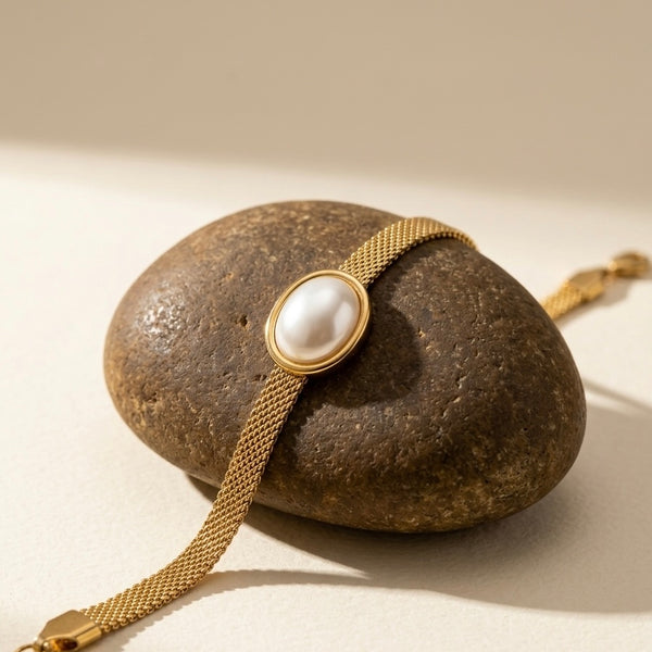 Elegant 18K Gold Plated Vintage-Style Mesh Chain Bracelet with Oval Pearl
