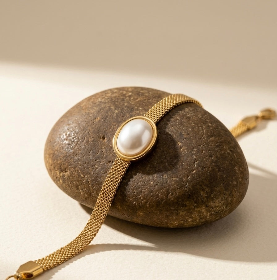 Elegant 18K Gold Plated Vintage-Style Mesh Chain Bracelet with Oval Pearl