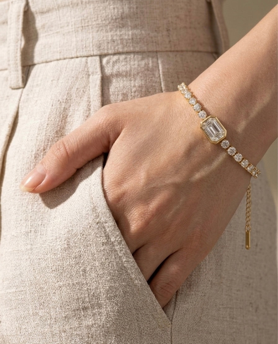 Emerald-Cut Zircon Curb Chain Bracelet - 18K Gold Plated Minimalist Statement Jewelry