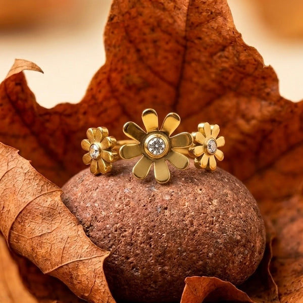 Vintage Gold Daisy Flower Ring with Crystals