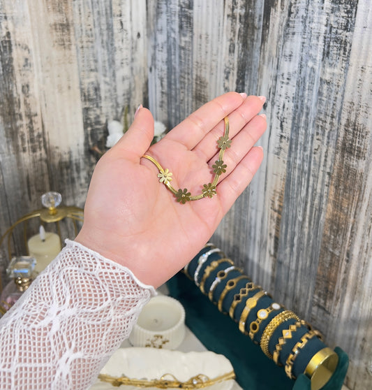 Golden Daisy Herringbone Bracelet – 18K Gold Plated, Anti-Tarnish & Waterproof