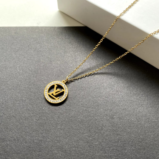 Luxe Icon – 18K Gold Signature Pendant